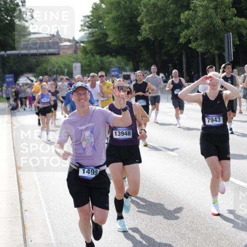29.06.2025 - hella hamburg halbmarathon Jannik Wohlers http://msf.ph/oto/8248891 29.06.2025 09:55:52 Lombardsbrücke 1061, 1452, 1499, 1502, 1592, 2083, 2504, 3060, 4077, 5482, 5600, 5607, 6115, 6168, 6511, 6512, 7178, 7332, 7583, 7943, 8335, 8514, 8968, 8989, 8996, 9246, 9537, 9994, 10596, 11124, 11467, 12523, 12779, 12870, 12875, 13007, 13159, 13463, 13812, 13875, 13948, 14928, 15090, 15157, 15384, 15714, 15829, 15868, 15899, 16149, 16369, 16477, 16623, 16877, 16891, 16986, 17127, 17131, 17282, 17962, 18021 meine-sportfotos.de