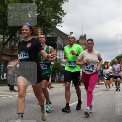 29.06.2025 - hella hamburg halbmarathon Yannick Fuchs http://msf.ph/oto/8248905 29.06.2025 10:47:51 20KM 1030, 1267, 1422, 1442, 1502, 1549, 1870, 2058, 2070, 2354, 2518, 2630, 3096, 3103, 3819, 4299, 5020, 5259, 5638, 6294, 6374, 6481, 6511, 6512, 6942, 7274, 7395, 7478, 7918, 8285, 8335, 8394, 8447, 9032, 9380, 9791, 9922, 11068, 11430, 11844, 12321, 12379, 12607, 12632, 13032, 13033, 13397, 13794, 13803, 13865, 13912, 14239, 14702, 15146, 15441, 15502, 15838, 15856, 15946, 16477, 16780, 17348, 17482, 18143, 18308, 18418, 18450, 18487, 18514, 18612, 19067 meine-sportfotos.de