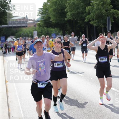 29.06.2025 - hella hamburg halbmarathon Jannik Wohlers http://msf.ph/oto/8248929 29.06.2025 09:55:52 Lombardsbrücke 1061, 1452, 1499, 1502, 1592, 2083, 2504, 3060, 4077, 5482, 5600, 5607, 6115, 6168, 6511, 6512, 7178, 7332, 7583, 7943, 8335, 8514, 8968, 8989, 8996, 9246, 9537, 9994, 10596, 11124, 11467, 12523, 12779, 12870, 12875, 13007, 13159, 13463, 13812, 13875, 13948, 14928, 15090, 15157, 15384, 15714, 15829, 15868, 15899, 16149, 16369, 16477, 16623, 16877, 16891, 16986, 17127, 17131, 17282, 17962, 18021 meine-sportfotos.de