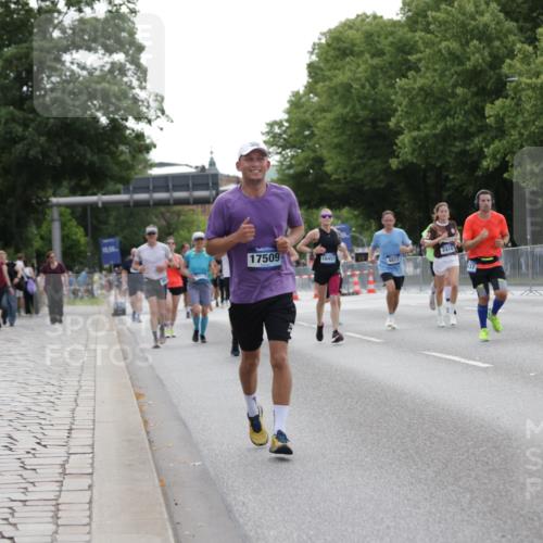 29.06.2025 - hella hamburg halbmarathon Jannik Wohlers http://msf.ph/oto/8248934 29.06.2025 10:30:46 Lombardsbrücke 1292, 1773, 1979, 2097, 2414, 2914, 4561, 4817, 5437, 5943, 6057, 6195, 6620, 6787, 7351, 7604, 8050, 8072, 8073, 8757, 9576, 10111, 10989, 11988, 12384, 12627, 14349, 15466, 15589, 16457, 17224, 17463, 17509, 17587, 17742, 17966, 19052, 19226 meine-sportfotos.de