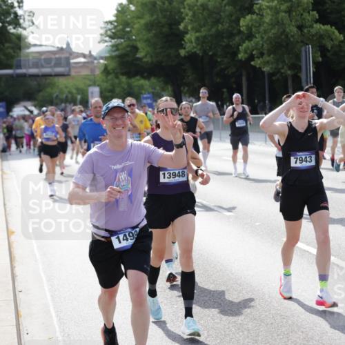 29.06.2025 - hella hamburg halbmarathon Jannik Wohlers http://msf.ph/oto/8248955 29.06.2025 09:55:52 Lombardsbrücke 1061, 1452, 1499, 1502, 1592, 2083, 2504, 3060, 4077, 5482, 5600, 5607, 6115, 6168, 6511, 6512, 7178, 7332, 7583, 7943, 8335, 8514, 8968, 8989, 8996, 9246, 9537, 9994, 10596, 11124, 11467, 12523, 12779, 12870, 12875, 13007, 13159, 13463, 13812, 13875, 13948, 14928, 15090, 15157, 15384, 15714, 15829, 15868, 15899, 16149, 16369, 16477, 16623, 16877, 16891, 16986, 17127, 17131, 17282, 17962, 18021 meine-sportfotos.de