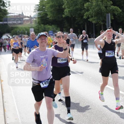 29.06.2025 - hella hamburg halbmarathon Jannik Wohlers http://msf.ph/oto/8248965 29.06.2025 09:55:52 Lombardsbrücke 1061, 1452, 1499, 1502, 1592, 2083, 2504, 3060, 4077, 5482, 5600, 5607, 6115, 6168, 6511, 6512, 7178, 7332, 7583, 7943, 8335, 8514, 8968, 8989, 8996, 9246, 9537, 9994, 10596, 11124, 11467, 12523, 12779, 12870, 12875, 13007, 13159, 13463, 13812, 13875, 13948, 14928, 15090, 15157, 15384, 15714, 15829, 15868, 15899, 16149, 16369, 16477, 16623, 16877, 16891, 16986, 17127, 17131, 17282, 17962, 18021 meine-sportfotos.de