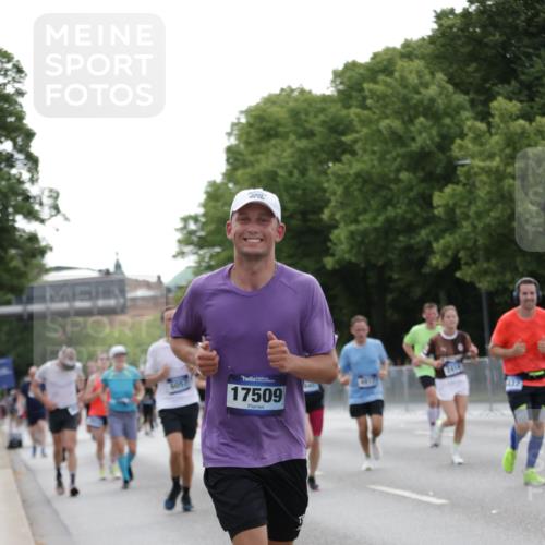 29.06.2025 - hella hamburg halbmarathon Jannik Wohlers http://msf.ph/oto/8248976 29.06.2025 10:30:47 Lombardsbrücke 1292, 1773, 1979, 2097, 2414, 2914, 4561, 4817, 5437, 5943, 6057, 6195, 6620, 6787, 7351, 7604, 8050, 8072, 8073, 8757, 9576, 10111, 10989, 11988, 12384, 12627, 14349, 15466, 15589, 15725, 16457, 17224, 17463, 17509, 17587, 17966, 19052, 19226 meine-sportfotos.de