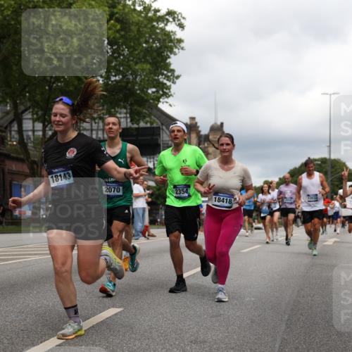 29.06.2025 - hella hamburg halbmarathon Yannick Fuchs http://msf.ph/oto/8249025 29.06.2025 10:47:51 20KM 1030, 1267, 1422, 1442, 1502, 1549, 1870, 2058, 2070, 2354, 2518, 2630, 3096, 3103, 3819, 4299, 5020, 5259, 5638, 6294, 6374, 6481, 6511, 6512, 6942, 7274, 7395, 7478, 7918, 8285, 8335, 8394, 8447, 9032, 9380, 9791, 9922, 11068, 11430, 11844, 12321, 12379, 12607, 12632, 13032, 13033, 13397, 13794, 13803, 13865, 13912, 14239, 14702, 15146, 15441, 15502, 15838, 15856, 15946, 16477, 16780, 17348, 17482, 18143, 18308, 18418, 18450, 18487, 18514, 18612, 19067 meine-sportfotos.de