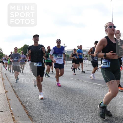 29.06.2025 - hella hamburg halbmarathon Lena Gebhardt http://msf.ph/oto/8249038 29.06.2025 09:56:37 Lombardsbrücke 1061, 1452, 1460, 1496, 1499, 1592, 1628, 1833, 1877, 2013, 2058, 2082, 2208, 2378, 2396, 2504, 2771, 2878, 2953, 2996, 3256, 3296, 3310, 3652, 4065, 4077, 4377, 4404, 4635, 4711, 4833, 4897, 5169, 5194, 5482, 5600, 5607, 5839, 5978, 6033, 6168, 6286, 6511, 6512, 6561, 6562, 7176, 7178, 7383, 7475, 7583, 7943, 8261, 8361, 8514, 8572, 8587, 8618, 8661, 8710, 8863, 8921, 8968, 8996, 9082, 9246, 9537, 9597, 9638, 10596 meine-sportfotos.de
