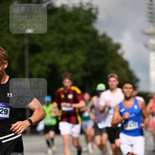 29.06.2025 - hella hamburg halbmarathon Dr. Thomas Lammeyer http://msf.ph/oto/8249048 29.06.2025 09:51:34 Kennedybrücke 1164, 1385, 1644, 1743, 2296, 2714, 2767, 3959, 4860, 5091, 5315, 6684, 6990, 7884, 8362, 9178, 9944, 10384, 10404, 10793, 10900, 11202, 11227 meine-sportfotos.de