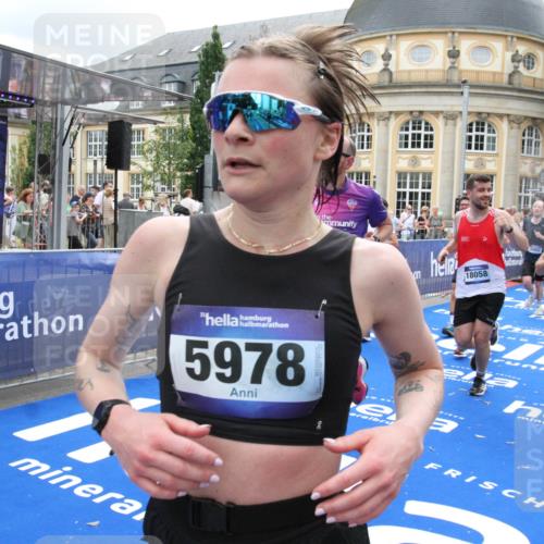 29.06.2025 - hella hamburg halbmarathon Michael Strokosch http://msf.ph/oto/8249058 29.06.2025 10:49:46 Ziel 2504, 2706, 2937, 3060, 3543, 5894, 5978, 6115, 6125, 7332, 9463, 9551, 9619, 9723, 9924, 13159, 14794, 16843, 16877, 17282, 17753, 18058, 18451, 18926 meine-sportfotos.de