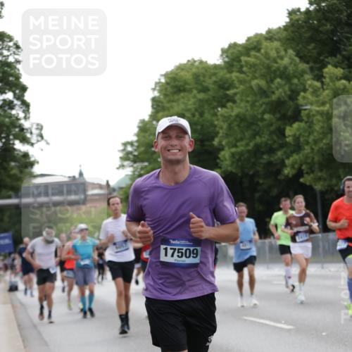 29.06.2025 - hella hamburg halbmarathon Jannik Wohlers http://msf.ph/oto/8249063 29.06.2025 10:30:47 Lombardsbrücke 1292, 1773, 1979, 2097, 2414, 2914, 4561, 4817, 5437, 5943, 6057, 6195, 6620, 6787, 7351, 7604, 8050, 8072, 8073, 8757, 9576, 10111, 10989, 11988, 12384, 12627, 14349, 15466, 15589, 15725, 16457, 17224, 17463, 17509, 17587, 17966, 19052, 19226 meine-sportfotos.de