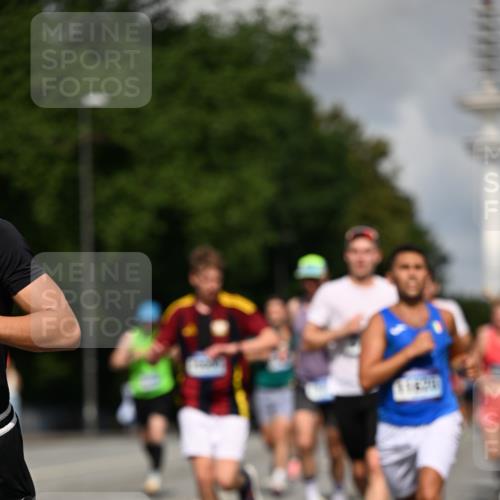 29.06.2025 - hella hamburg halbmarathon Dr. Thomas Lammeyer http://msf.ph/oto/8249078 29.06.2025 09:51:34 Kennedybrücke 1164, 1385, 1644, 1743, 2296, 2714, 2767, 3959, 4860, 5091, 5315, 6684, 6990, 7884, 8362, 9178, 9944, 10384, 10404, 10793, 10900, 11202, 11227 meine-sportfotos.de
