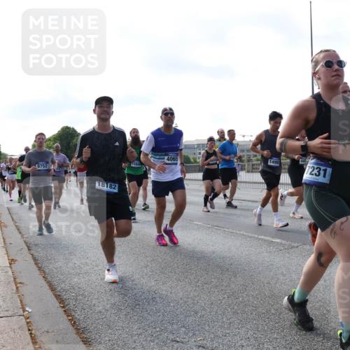 29.06.2025 - hella hamburg halbmarathon Lena Gebhardt http://msf.ph/oto/8249085 29.06.2025 09:56:38 Lombardsbrücke 1452, 1460, 1496, 1499, 1592, 1628, 1833, 1877, 2013, 2058, 2082, 2208, 2378, 2396, 2771, 2878, 2953, 2996, 3256, 3296, 3310, 3652, 4065, 4077, 4377, 4404, 4635, 4711, 4833, 4897, 5169, 5194, 5482, 5600, 5607, 5839, 5978, 6033, 6168, 6286, 6377, 6511, 6512, 6561, 6562, 7176, 7178, 7383, 7475, 7583, 7943, 8261, 8361, 8514, 8572, 8587, 8618, 8661, 8710, 8863, 8921, 8968, 8996, 9082, 9246, 9537, 9597, 9638, 10596 meine-sportfotos.de