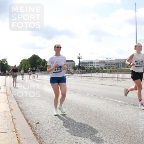 29.06.2025 - hella hamburg halbmarathon Lena Gebhardt http://msf.ph/oto/8249087 29.06.2025 10:10:17 Lombardsbrücke 1052, 1548, 1573, 3921, 4592, 5182, 5440, 5511, 7042, 7058, 7081, 7333, 7636, 7685, 8219, 8890, 9150, 9366, 9434, 9674, 9781, 9816, 10036, 10943, 11027, 11180, 12008, 12567, 13797, 13901, 14679, 14822, 15409, 16166, 16191, 16344, 16445, 16455, 16639, 16872, 17148, 17730, 17899, 18196, 18707, 19023 meine-sportfotos.de
