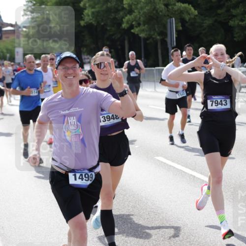 29.06.2025 - hella hamburg halbmarathon Jannik Wohlers http://msf.ph/oto/8249095 29.06.2025 09:55:52 Lombardsbrücke 1061, 1452, 1499, 1502, 1592, 2083, 2504, 3060, 4077, 5482, 5600, 5607, 6115, 6168, 6511, 6512, 7178, 7332, 7583, 7943, 8335, 8514, 8968, 8989, 8996, 9246, 9537, 9994, 10596, 11124, 11467, 12523, 12779, 12870, 12875, 13007, 13159, 13463, 13812, 13875, 13948, 14928, 15090, 15157, 15384, 15714, 15829, 15868, 15899, 16149, 16369, 16477, 16623, 16877, 16891, 16986, 17127, 17131, 17282, 17962, 18021 meine-sportfotos.de
