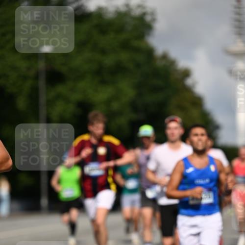 29.06.2025 - hella hamburg halbmarathon Dr. Thomas Lammeyer http://msf.ph/oto/8249107 29.06.2025 09:51:34 Kennedybrücke 1164, 1385, 1644, 1743, 2296, 2714, 2767, 3959, 4860, 5091, 5315, 6684, 6990, 7884, 8362, 9178, 9944, 10384, 10404, 10793, 10900, 11202, 11227 meine-sportfotos.de