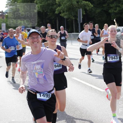 29.06.2025 - hella hamburg halbmarathon Jannik Wohlers http://msf.ph/oto/8249115 29.06.2025 09:55:52 Lombardsbrücke 1061, 1452, 1499, 1502, 1592, 2083, 2504, 3060, 4077, 5482, 5600, 5607, 6115, 6168, 6511, 6512, 7178, 7332, 7583, 7943, 8335, 8514, 8968, 8989, 8996, 9246, 9537, 9994, 10596, 11124, 11467, 12523, 12779, 12870, 12875, 13007, 13159, 13463, 13812, 13875, 13948, 14928, 15090, 15157, 15384, 15714, 15829, 15868, 15899, 16149, 16369, 16477, 16623, 16877, 16891, 16986, 17127, 17131, 17282, 17962, 18021 meine-sportfotos.de