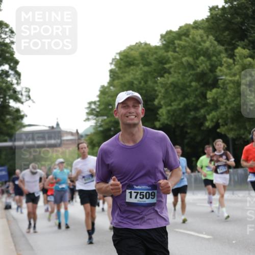 29.06.2025 - hella hamburg halbmarathon Jannik Wohlers http://msf.ph/oto/8249123 29.06.2025 10:30:47 Lombardsbrücke 1292, 1773, 1979, 2097, 2414, 2914, 4561, 4817, 5437, 5943, 6057, 6195, 6620, 6787, 7351, 7604, 8050, 8072, 8073, 8757, 9576, 10111, 10989, 11988, 12384, 12627, 14349, 15466, 15589, 15725, 16457, 17224, 17463, 17509, 17587, 17966, 19052, 19226 meine-sportfotos.de