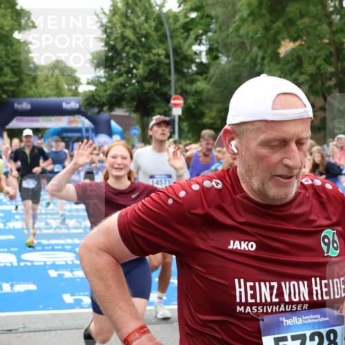 29.06.2025 - hella hamburg halbmarathon Zöllner http://msf.ph/oto/8249127 29.06.2025 10:57:43 Ziel 1239, 1715, 1719, 2606, 2652, 5457, 5458, 10133, 12774, 13523, 14571, 14951, 15217, 15220, 16418, 17455, 17769, 17814, 18388, 18508, 18985 meine-sportfotos.de