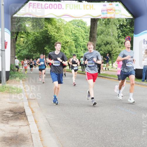 29.06.2025 - hella hamburg halbmarathon MichiJ http://msf.ph/oto/8249146 29.06.2025 10:28:43 Zwischen KM18-KM19 1358, 2573, 2714, 4888, 5752, 6649, 7495, 8346, 8370, 8574, 11284, 11714, 15015, 17245, 18013, 18614 meine-sportfotos.de