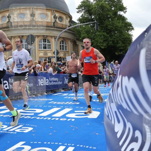 29.06.2025 - hella hamburg halbmarathon Strokosch-Dieckow http://msf.ph/oto/8249152 29.06.2025 10:39:45 Ziel 1358, 1975, 2525, 2563, 2573, 4398, 4766, 4888, 6149, 11714, 13190, 14204, 15435, 15744, 15813, 16580, 16761, 17005, 17425, 17792, 18013 meine-sportfotos.de