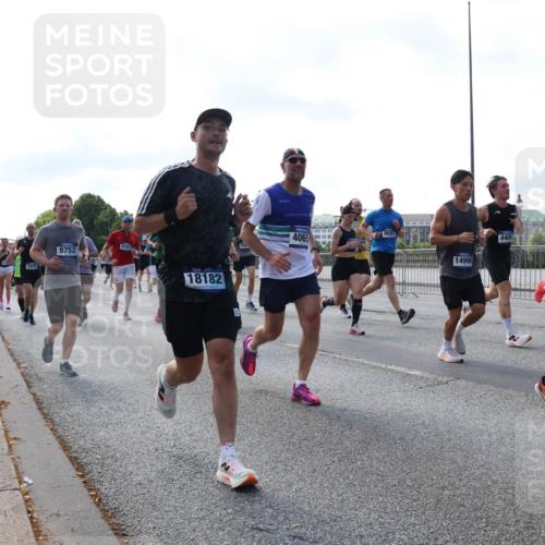 29.06.2025 - hella hamburg halbmarathon Lena Gebhardt http://msf.ph/oto/8249168 29.06.2025 09:56:38 Lombardsbrücke 1452, 1460, 1496, 1499, 1592, 1628, 1833, 1877, 2013, 2058, 2082, 2208, 2378, 2396, 2771, 2878, 2953, 2996, 3256, 3296, 3310, 3652, 4065, 4077, 4377, 4404, 4635, 4711, 4833, 4897, 5169, 5194, 5482, 5600, 5607, 5839, 5978, 6033, 6168, 6286, 6377, 6511, 6512, 6561, 6562, 7176, 7178, 7383, 7475, 7583, 7943, 8261, 8361, 8514, 8572, 8587, 8618, 8661, 8710, 8863, 8921, 8968, 8996, 9082, 9246, 9537, 9597, 9638, 10596 meine-sportfotos.de
