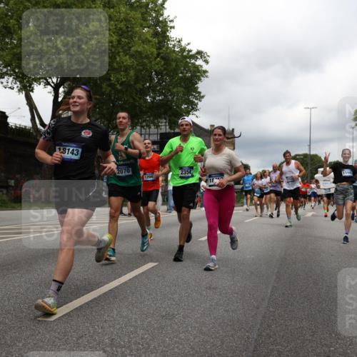 29.06.2025 - hella hamburg halbmarathon Yannick Fuchs http://msf.ph/oto/8249238 29.06.2025 10:47:51 20KM 1030, 1267, 1422, 1442, 1502, 1549, 1870, 2058, 2070, 2354, 2518, 2630, 3096, 3103, 3819, 4299, 5020, 5259, 5638, 6294, 6374, 6481, 6511, 6512, 6942, 7274, 7395, 7478, 7918, 8285, 8335, 8394, 8447, 9032, 9380, 9791, 9922, 11068, 11430, 11844, 12321, 12379, 12607, 12632, 13032, 13033, 13397, 13794, 13803, 13865, 13912, 14239, 14702, 15146, 15441, 15502, 15838, 15856, 15946, 16477, 16780, 17348, 17482, 18143, 18308, 18418, 18450, 18487, 18514, 18612, 19067 meine-sportfotos.de