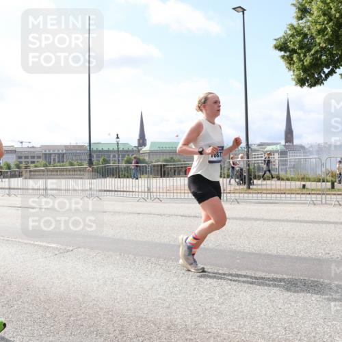 29.06.2025 - hella hamburg halbmarathon Lena Gebhardt http://msf.ph/oto/8249255 29.06.2025 10:10:17 Lombardsbrücke 1052, 1548, 1573, 3921, 4592, 5182, 5440, 5511, 7042, 7058, 7081, 7333, 7636, 7685, 8219, 8890, 9150, 9366, 9434, 9674, 9781, 9816, 10036, 10943, 11027, 11180, 12008, 12567, 13797, 13901, 14679, 14822, 15409, 16166, 16191, 16344, 16445, 16455, 16639, 16872, 17148, 17730, 17899, 18196, 18707, 19023 meine-sportfotos.de