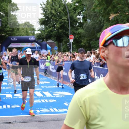 29.06.2025 - hella hamburg halbmarathon Zöllner http://msf.ph/oto/8249262 29.06.2025 10:57:46 Ziel 1715, 1719, 1972, 2606, 5391, 7833, 10133, 12440, 12774, 13523, 14737, 15217, 15220, 16418, 17201, 17455, 17814, 18388, 18508, 18727, 18985 meine-sportfotos.de
