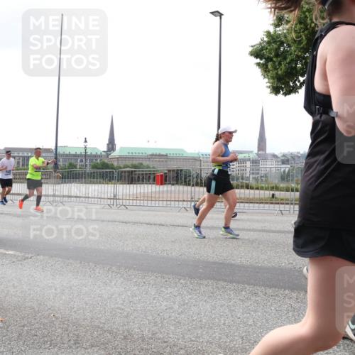 29.06.2025 - hella hamburg halbmarathon Lena Gebhardt http://msf.ph/oto/8249275 29.06.2025 10:45:37 Lombardsbrücke 1033, 1060, 1085, 1100, 1104, 1421, 1426, 1555, 1713, 1798, 1854, 1983, 2008, 2216, 2217, 2522, 2550, 2657, 2664, 2917, 2954, 2965, 2973, 3160, 3164, 3357, 3377, 3879, 3993, 4099, 4102, 4104, 4186, 4224, 4306, 4317, 4337, 4388, 4504, 4572, 4820, 4851, 5044, 5099, 5108, 5339, 5635, 5636, 5949, 6133, 6150, 6623, 6763, 6788, 6911, 6922, 6980, 7268, 7283, 7356, 7530, 7541, 7859, 8594, 8605, 8745, 9120, 9121, 9620, 10030, 10182, 10225, 10327, 10329, 10367, 10511, 11314 meine-sportfotos.de