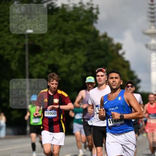 29.06.2025 - hella hamburg halbmarathon Dr. Thomas Lammeyer http://msf.ph/oto/8249297 29.06.2025 09:51:34 Kennedybrücke 1164, 1385, 1644, 1743, 2296, 2714, 2767, 3959, 4860, 5091, 5315, 6684, 6990, 7884, 8362, 9178, 9944, 10384, 10404, 10793, 10900, 11202, 11227 meine-sportfotos.de