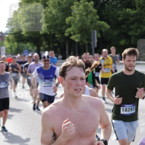 29.06.2025 - hella hamburg halbmarathon Jannik Wohlers http://msf.ph/oto/8249311 29.06.2025 09:56:10 Lombardsbrücke 1452, 1460, 1496, 1628, 1877, 2058, 2082, 2208, 2771, 2953, 2996, 3256, 3296, 4065, 4404, 4711, 4833, 5482, 5978, 6286, 6511, 6512, 6561, 6562, 7383, 7475, 7583, 8261, 8361, 8996, 9597, 9638, 9695, 9752, 9793, 9820, 10508, 10891, 11018, 11124, 11231, 11455, 11459, 11809, 11961, 12490, 12545, 12584, 13211, 13394, 13688, 14198, 14286, 14408, 14990, 14994, 15090, 15149, 15427, 16375 meine-sportfotos.de