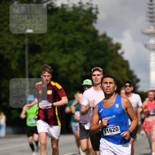 29.06.2025 - hella hamburg halbmarathon Dr. Thomas Lammeyer http://msf.ph/oto/8249316 29.06.2025 09:51:34 Kennedybrücke 1164, 1385, 1644, 1743, 2296, 2714, 2767, 3959, 4860, 5091, 5315, 6684, 6990, 7884, 8362, 9178, 9944, 10384, 10404, 10793, 10900, 11202, 11227 meine-sportfotos.de