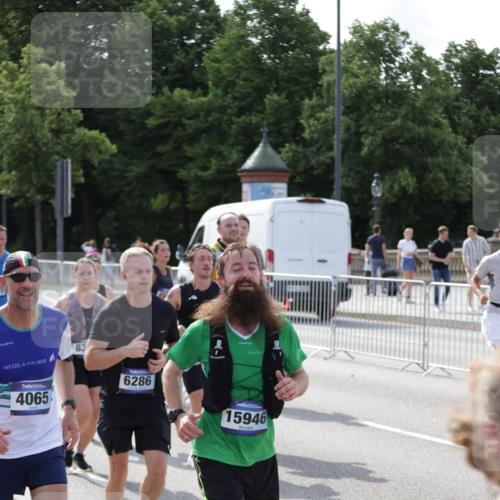 29.06.2025 - hella hamburg halbmarathon Jannik Wohlers http://msf.ph/oto/8249329 29.06.2025 09:56:11 Lombardsbrücke 1460, 1496, 1628, 1877, 2013, 2058, 2082, 2208, 2378, 2771, 2953, 2996, 3256, 3296, 4065, 4404, 4711, 4833, 5978, 6286, 6511, 6512, 6561, 6562, 7383, 7475, 8261, 8361, 8587, 8618, 9597, 9638, 9695, 9752, 9793, 9820, 10508, 10891, 11018, 11124, 11231, 11455, 11459, 11809, 11961, 12490, 12545, 12584, 13211, 13394, 13688, 14198, 14286, 14408, 14990, 14994, 15149, 15427, 15818, 16375 meine-sportfotos.de