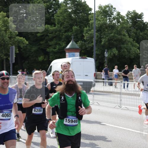29.06.2025 - hella hamburg halbmarathon Jannik Wohlers http://msf.ph/oto/8249366 29.06.2025 09:56:11 Lombardsbrücke 1460, 1496, 1628, 1877, 2013, 2058, 2082, 2208, 2378, 2771, 2953, 2996, 3256, 3296, 4065, 4404, 4711, 4833, 5978, 6286, 6511, 6512, 6561, 6562, 7383, 7475, 8261, 8361, 8587, 8618, 9597, 9638, 9695, 9752, 9793, 9820, 10508, 10891, 11018, 11124, 11231, 11455, 11459, 11809, 11961, 12490, 12545, 12584, 13211, 13394, 13688, 14198, 14286, 14408, 14990, 14994, 15149, 15427, 15818, 16375 meine-sportfotos.de