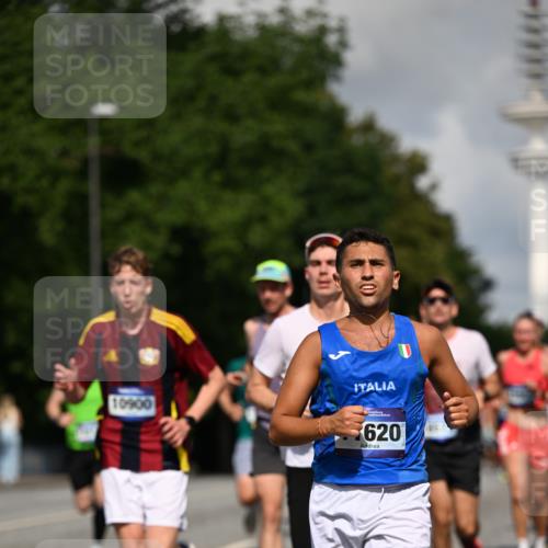 29.06.2025 - hella hamburg halbmarathon Dr. Thomas Lammeyer http://msf.ph/oto/8249370 29.06.2025 09:51:35 Kennedybrücke 1164, 1385, 1644, 1743, 2714, 2767, 3959, 4860, 5091, 5315, 6684, 6990, 7884, 8362, 9178, 9944, 10384, 10404, 10793, 10900, 11202, 11227 meine-sportfotos.de