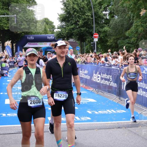29.06.2025 - hella hamburg halbmarathon Zöllner http://msf.ph/oto/8249379 29.06.2025 10:57:47 Ziel 1715, 1719, 1972, 2034, 2606, 5391, 7833, 10133, 10599, 12440, 12774, 13523, 14737, 15217, 16418, 17201, 17455, 18388, 18508, 18727, 18985 meine-sportfotos.de