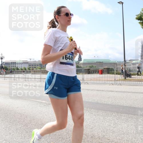 29.06.2025 - hella hamburg halbmarathon Lena Gebhardt http://msf.ph/oto/8249390 29.06.2025 10:10:18 Lombardsbrücke 1548, 1573, 3921, 4592, 5182, 5440, 5511, 7042, 7081, 7333, 7636, 7685, 8219, 8890, 9150, 9366, 9434, 9674, 9681, 9781, 9816, 10036, 10943, 11027, 11180, 12008, 12567, 13797, 13901, 14679, 14822, 15409, 16166, 16191, 16344, 16445, 16455, 16639, 16872, 17148, 17730, 17899, 18196, 18707, 19023 meine-sportfotos.de