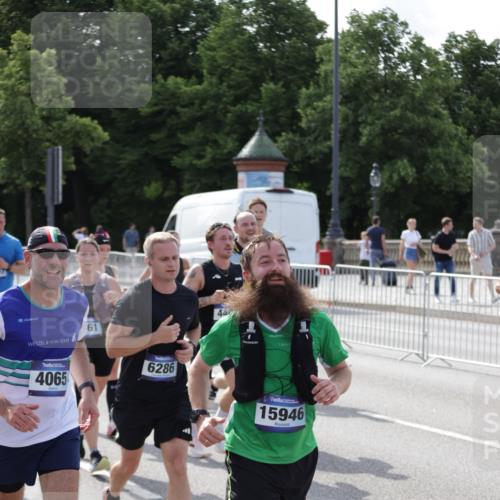 29.06.2025 - hella hamburg halbmarathon Jannik Wohlers http://msf.ph/oto/8249406 29.06.2025 09:56:11 Lombardsbrücke 1460, 1496, 1628, 1877, 2013, 2058, 2082, 2208, 2378, 2771, 2953, 2996, 3256, 3296, 4065, 4404, 4711, 4833, 5978, 6286, 6511, 6512, 6561, 6562, 7383, 7475, 8261, 8361, 8587, 8618, 9597, 9638, 9695, 9752, 9793, 9820, 10508, 10891, 11018, 11124, 11231, 11455, 11459, 11809, 11961, 12490, 12545, 12584, 13211, 13394, 13688, 14198, 14286, 14408, 14990, 14994, 15149, 15427, 15818, 16375 meine-sportfotos.de