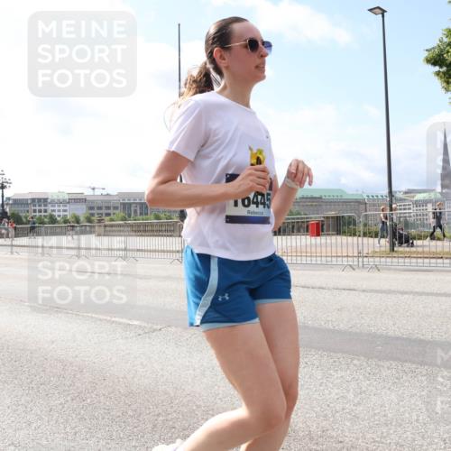 29.06.2025 - hella hamburg halbmarathon Lena Gebhardt http://msf.ph/oto/8249480 29.06.2025 10:10:18 Lombardsbrücke 1548, 1573, 3921, 4592, 5182, 5440, 5511, 7042, 7081, 7333, 7636, 7685, 8219, 8890, 9150, 9366, 9434, 9674, 9681, 9781, 9816, 10036, 10943, 11027, 11180, 12008, 12567, 13797, 13901, 14679, 14822, 15409, 16166, 16191, 16344, 16445, 16455, 16639, 16872, 17148, 17730, 17899, 18196, 18707, 19023 meine-sportfotos.de