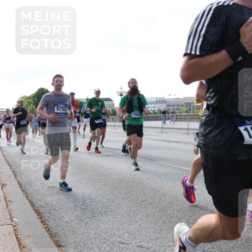 29.06.2025 - hella hamburg halbmarathon Lena Gebhardt http://msf.ph/oto/8249497 29.06.2025 09:56:38 Lombardsbrücke 1452, 1460, 1496, 1499, 1592, 1628, 1833, 1877, 2013, 2058, 2082, 2208, 2378, 2396, 2771, 2878, 2953, 2996, 3256, 3296, 3310, 3652, 4065, 4077, 4377, 4404, 4635, 4711, 4833, 4897, 5169, 5194, 5482, 5600, 5607, 5839, 5978, 6033, 6168, 6286, 6377, 6511, 6512, 6561, 6562, 7176, 7178, 7383, 7475, 7583, 7943, 8261, 8361, 8514, 8572, 8587, 8618, 8661, 8710, 8863, 8921, 8968, 8996, 9082, 9246, 9537, 9597, 9638, 10596 meine-sportfotos.de