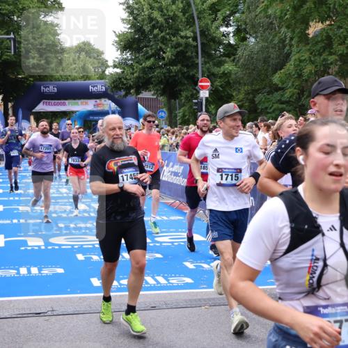 29.06.2025 - hella hamburg halbmarathon Zöllner http://msf.ph/oto/8249525 29.06.2025 10:57:50 Ziel 1715, 1719, 1972, 2034, 2806, 5391, 7269, 7833, 10133, 10599, 10703, 12440, 12523, 14737, 16418, 16517, 17201, 17455, 18492, 18508, 18727, 18985 meine-sportfotos.de