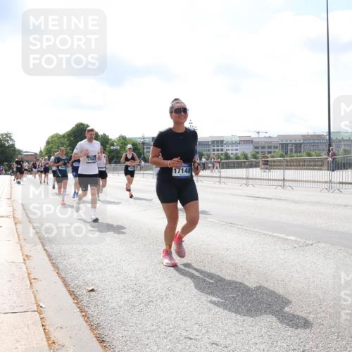 29.06.2025 - hella hamburg halbmarathon Lena Gebhardt http://msf.ph/oto/8249559 29.06.2025 10:10:21 Lombardsbrücke 1548, 1573, 3921, 4592, 5182, 5440, 5511, 7042, 7081, 7250, 7333, 7636, 7685, 8219, 8890, 9366, 9434, 9674, 9681, 9816, 10036, 10943, 11027, 11180, 11887, 11904, 11905, 12008, 12567, 12629, 13797, 13825, 13901, 14679, 14822, 15409, 16166, 16344, 16445, 16639, 16872, 17148, 17730, 18196, 18707, 19023 meine-sportfotos.de