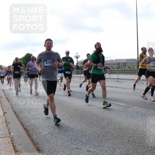 29.06.2025 - hella hamburg halbmarathon Lena Gebhardt http://msf.ph/oto/8249565 29.06.2025 09:56:39 Lombardsbrücke 1452, 1460, 1496, 1499, 1592, 1628, 1833, 1877, 2013, 2058, 2074, 2082, 2208, 2340, 2378, 2396, 2771, 2878, 2953, 2996, 3256, 3296, 3310, 3652, 4065, 4077, 4377, 4404, 4635, 4711, 4833, 4897, 5169, 5194, 5482, 5600, 5607, 5839, 5978, 6033, 6168, 6286, 6377, 6511, 6512, 6561, 6562, 7176, 7178, 7383, 7475, 7583, 7943, 8261, 8361, 8514, 8572, 8587, 8618, 8661, 8710, 8863, 8921, 8968, 8996, 9082, 9246, 9497, 9537, 9597, 9638, 10596 meine-sportfotos.de