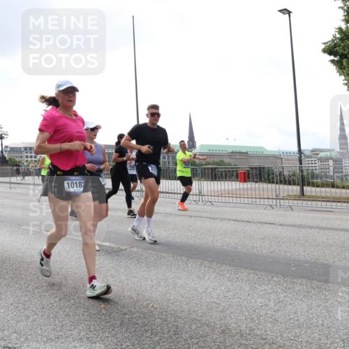29.06.2025 - hella hamburg halbmarathon Lena Gebhardt http://msf.ph/oto/8249576 29.06.2025 10:45:38 Lombardsbrücke 1033, 1060, 1085, 1100, 1104, 1421, 1426, 1555, 1713, 1798, 1854, 1983, 2008, 2216, 2217, 2522, 2550, 2657, 2664, 2917, 2954, 2965, 2973, 3160, 3164, 3357, 3377, 3879, 3993, 4099, 4102, 4104, 4186, 4224, 4306, 4317, 4388, 4504, 4572, 4820, 4851, 5044, 5099, 5108, 5339, 5635, 5636, 5949, 6133, 6150, 6623, 6763, 6788, 6911, 6922, 6980, 7268, 7283, 7356, 7530, 7541, 7859, 8605, 8745, 9120, 9121, 9620, 10030, 10182, 10225, 10327, 10329, 10367, 10511, 11314 meine-sportfotos.de