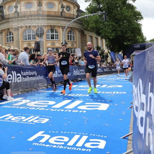 29.06.2025 - hella hamburg halbmarathon Strokosch-Dieckow http://msf.ph/oto/8249609 29.06.2025 10:39:56 Ziel 1603, 2525, 2563, 2573, 2826, 3626, 4766, 5050, 5375, 6080, 6149, 7981, 8467, 8574, 11714, 12091, 13514, 15421, 15813, 17973 meine-sportfotos.de