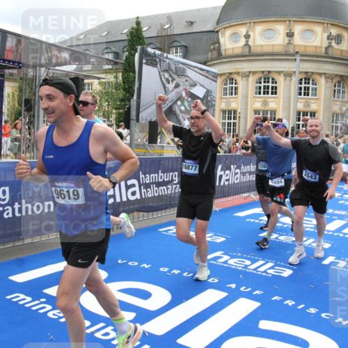 29.06.2025 - hella hamburg halbmarathon Michael Strokosch http://msf.ph/oto/8249686 29.06.2025 10:49:49 Ziel 2706, 3060, 3543, 5894, 6125, 7332, 9200, 9551, 9619, 9723, 9924, 11975, 13159, 14794, 16800, 16843, 16877, 17282, 17753, 18451, 18926 meine-sportfotos.de