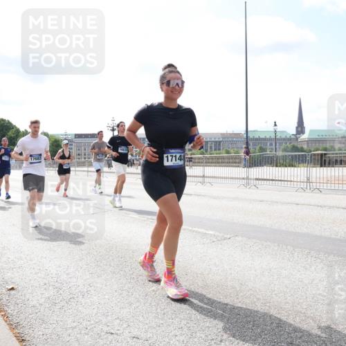 29.06.2025 - hella hamburg halbmarathon Lena Gebhardt http://msf.ph/oto/8249718 29.06.2025 10:10:21 Lombardsbrücke 1548, 1573, 3921, 4592, 5182, 5440, 5511, 7042, 7081, 7250, 7333, 7636, 7685, 8219, 8890, 9366, 9434, 9674, 9681, 9816, 10036, 10943, 11027, 11180, 11887, 11904, 11905, 12008, 12567, 12629, 13797, 13825, 13901, 14679, 14822, 15409, 16166, 16344, 16445, 16639, 16872, 17148, 17730, 18196, 18707, 19023 meine-sportfotos.de