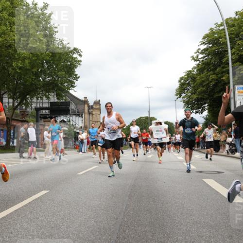 29.06.2025 - hella hamburg halbmarathon Yannick Fuchs http://msf.ph/oto/8249738 29.06.2025 10:47:53 20KM 1030, 1267, 1422, 1442, 1502, 1549, 1870, 2058, 2070, 2354, 2518, 2630, 3096, 3103, 3819, 4299, 5020, 5259, 5638, 6260, 6294, 6374, 6481, 6511, 6512, 6942, 7274, 7395, 7478, 7973, 8285, 8335, 8394, 9032, 9380, 9791, 9922, 11068, 11430, 11844, 12321, 12607, 12632, 13033, 13397, 13794, 13803, 13865, 13912, 14026, 14239, 14702, 15146, 15441, 15502, 15838, 15856, 15946, 16477, 16780, 17348, 17482, 18143, 18308, 18418, 18450, 18514, 18612, 19067 meine-sportfotos.de