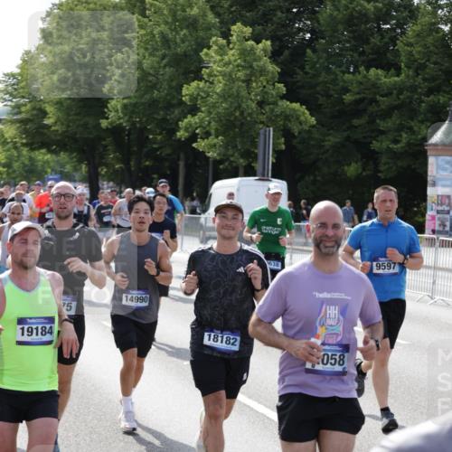 29.06.2025 - hella hamburg halbmarathon Jannik Wohlers http://msf.ph/oto/8249752 29.06.2025 09:56:13 Lombardsbrücke 1460, 1496, 1628, 1833, 1877, 2013, 2058, 2082, 2208, 2378, 2771, 2953, 2996, 3256, 3296, 3310, 3652, 4065, 4377, 4404, 4635, 4711, 4833, 5839, 5978, 6286, 6511, 6512, 6561, 6562, 7383, 7475, 8261, 8361, 8587, 8618, 8921, 9597, 9638, 9695, 9752, 9793, 9820, 10371, 10508, 10891, 11018, 11124, 11231, 11455, 11459, 11809, 11961, 12490, 12545, 12584, 12858, 13211, 13394, 13688, 14198, 14286, 14408, 14526, 14990, 14994, 15149, 15427, 15818, 16375 meine-sportfotos.de