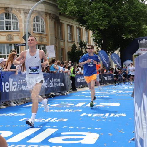 29.06.2025 - hella hamburg halbmarathon Strokosch-Dieckow http://msf.ph/oto/8249754 29.06.2025 10:39:59 Ziel 1603, 2563, 2826, 3626, 4766, 5050, 5375, 6080, 7981, 8467, 8574, 8933, 12091, 13514, 15421, 15424, 17973 meine-sportfotos.de