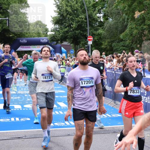 29.06.2025 - hella hamburg halbmarathon Zöllner http://msf.ph/oto/8249769 29.06.2025 10:57:53 Ziel 1972, 2034, 2806, 2883, 5391, 7138, 7269, 7833, 9820, 10599, 10703, 12440, 12523, 13376, 14737, 16517, 17201, 17543, 18492, 18727 meine-sportfotos.de