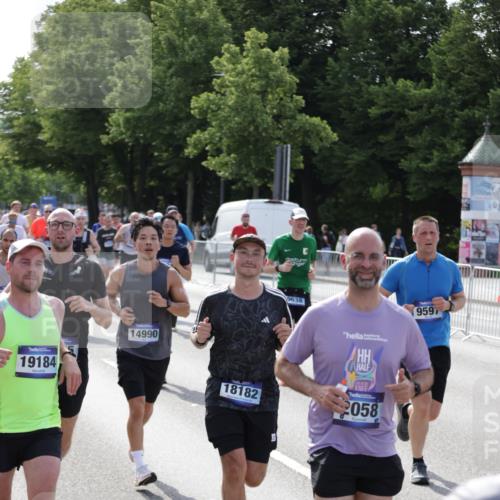 29.06.2025 - hella hamburg halbmarathon Jannik Wohlers http://msf.ph/oto/8249775 29.06.2025 09:56:13 Lombardsbrücke 1460, 1496, 1628, 1833, 1877, 2013, 2058, 2082, 2208, 2378, 2771, 2953, 2996, 3256, 3296, 3310, 3652, 4065, 4377, 4404, 4635, 4711, 4833, 5839, 5978, 6286, 6511, 6512, 6561, 6562, 7383, 7475, 8261, 8361, 8587, 8618, 8921, 9597, 9638, 9695, 9752, 9793, 9820, 10371, 10508, 10891, 11018, 11124, 11231, 11455, 11459, 11809, 11961, 12490, 12545, 12584, 12858, 13211, 13394, 13688, 14198, 14286, 14408, 14526, 14990, 14994, 15149, 15427, 15818, 16375 meine-sportfotos.de